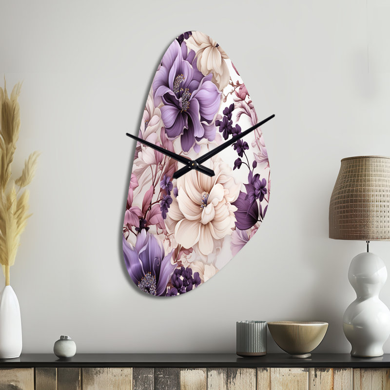 Motif victorien éthéré floral délice - horloge murale de forme irrégulière en métal, horloge murale chalet asymétrique