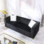 Un canapé-lit moderne sur un Chesterfield traditionnel