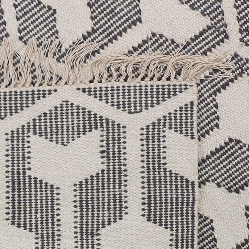 Whales Tail Geometric Area Rug in Black/Ivory, Rectangle 8' x 10'