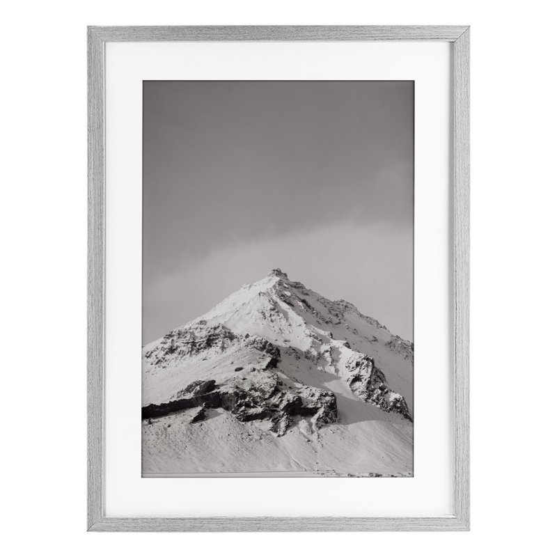Icy Mountain Peak Islande, reproduction encadrée sous verre, conception de Jade Sharp Photo, Cadre de ferme gris