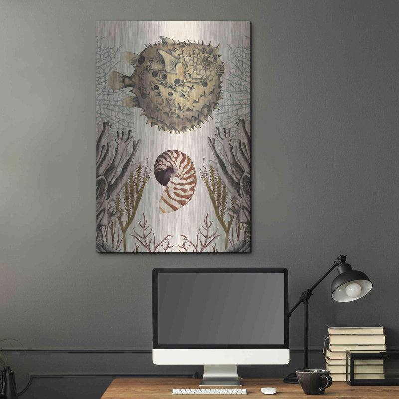 «Antiquarian Menagerie-Puffer Fish» par Naomi McCavitt, H 36 po x l 24 po