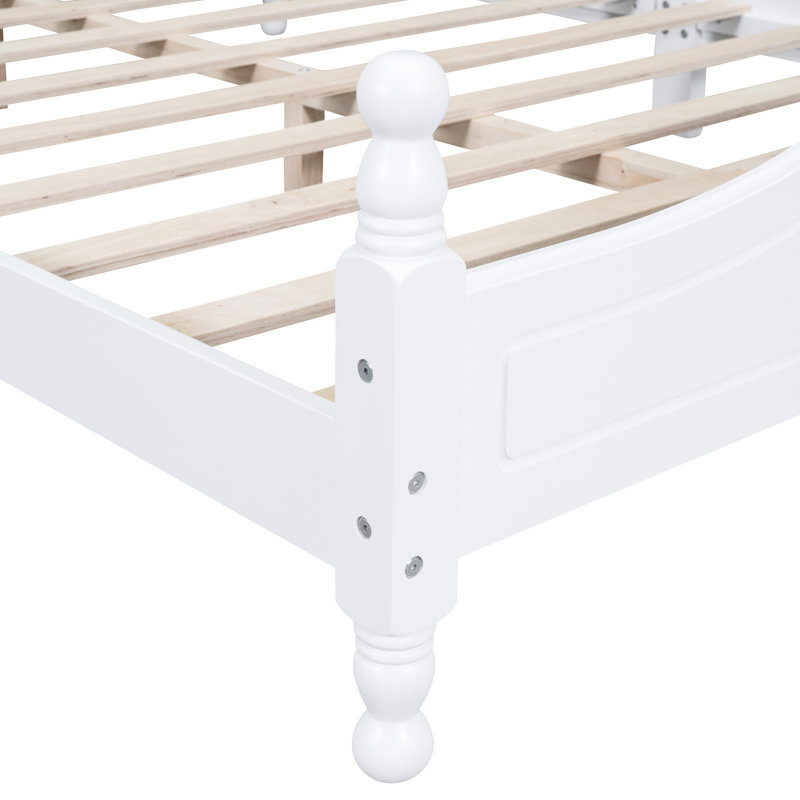 Grand lit blanc, plateforme rétro avec base en bois