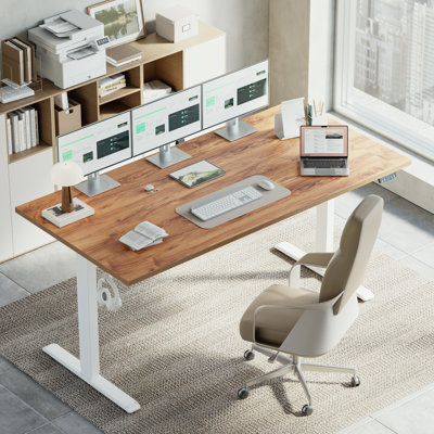 Bureau debout électrique réglable en hauteur de 63 pouces avec préréglage de la mémoire, bureau ergonomique assis-debout, bureau d'ordinateur avec crochets, brun rustique clair