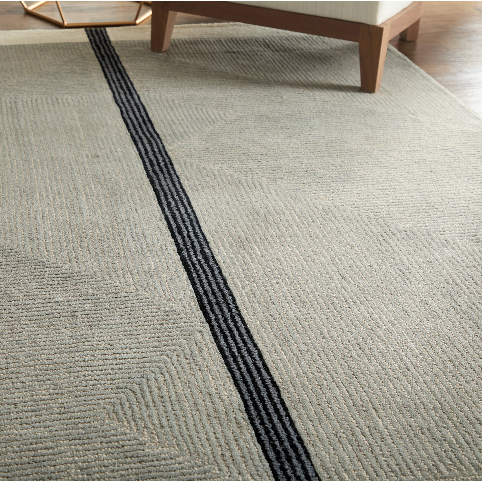 Nio Handmade Gray/Black/Ivory Rug, Rectangle 5' x 8'