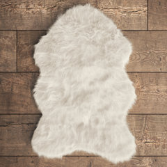 Mon Chateau Luxe Faux Fur 5'3” x 5'10” Rug