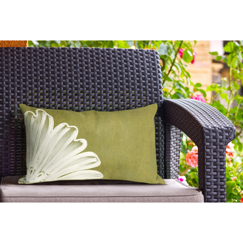 Antique Medallion Indoor/Outdoor Lumbar Pillow, Green