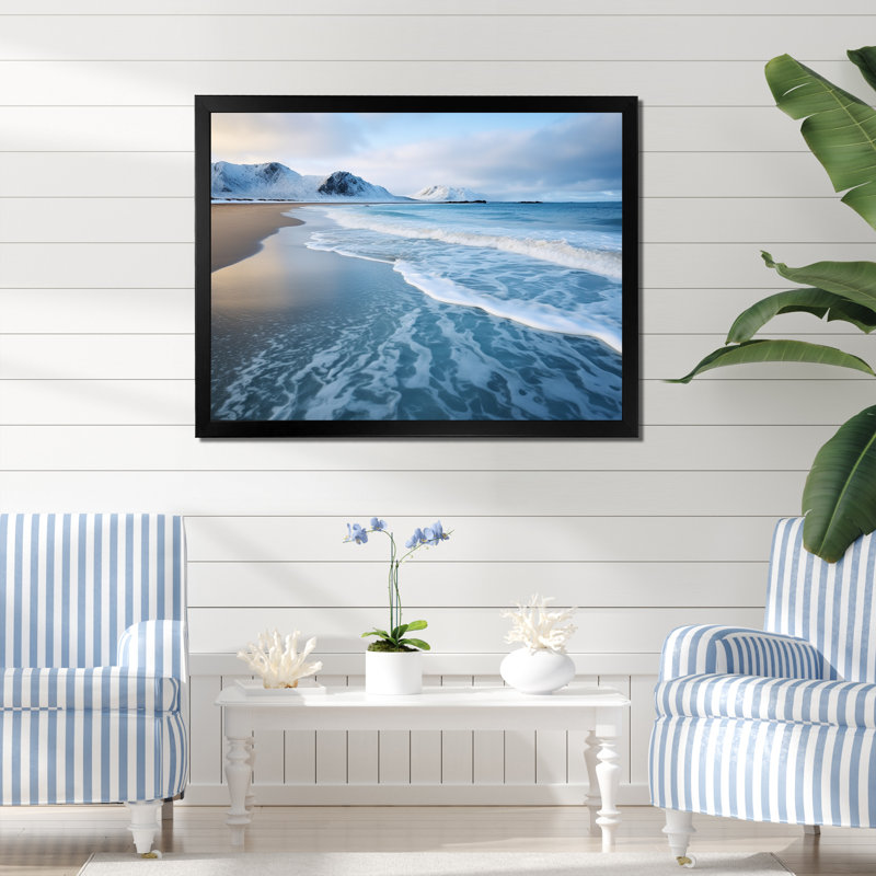 Vague blanche calme sur la plage côtière II - art mural plage, Cadre d'angle fermé noir, H 30 po x l 40 po x P 1,5 po