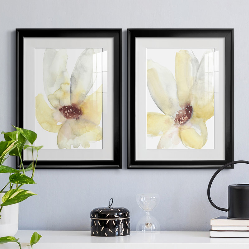 «Lush Flower I», reproduction encadrée de qualité supérieure - prête à être accrochée, Cadre noir