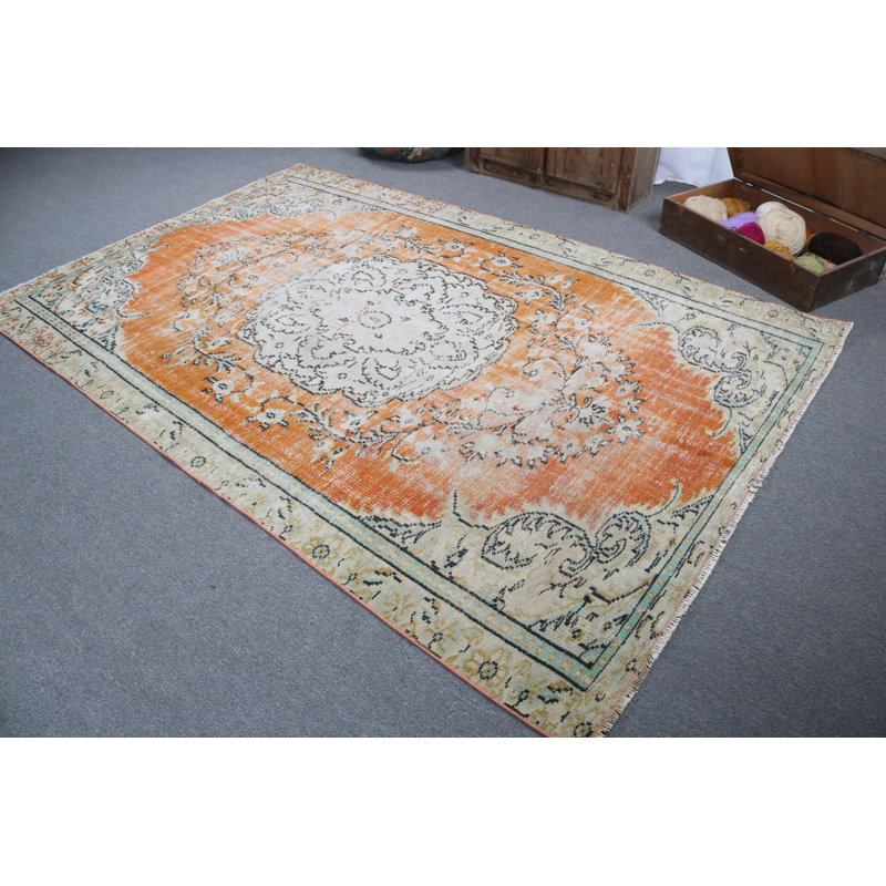 Tapis turc classique au motif médaillon floral orange, idéal pour la décoration intérieure