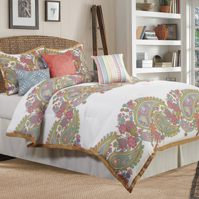 Saunders Comforter Set
