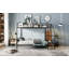 Lit superposé simple au-dessus d'un lit double en métal avec étagère grillagée, échelle de rangement latérale et garde-robe-846189388