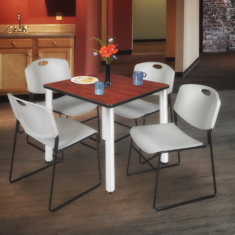 Plateau de table Kee Square, 4 chaises empilables Zeng, Chrome, H 30 po x l 29 po x P 29 po, Cerisier