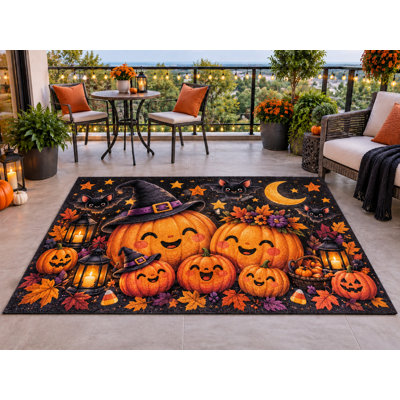 Tapis d'extérieur 152 x 213 cm (5' x 7') avec motif citrouille et chapeau de sorcière pour Halloween. Tapis épais, imperméable et résistant, en PVC bouclé. Séchage rapide. Idéal pour la terrasse, le balcon, l'entrée, le VR ou tout autre espace extérieur.