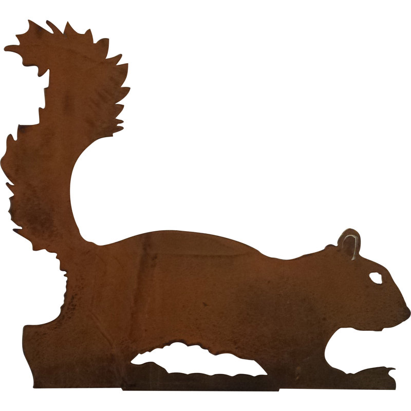 Art de jardin écureuil de marche