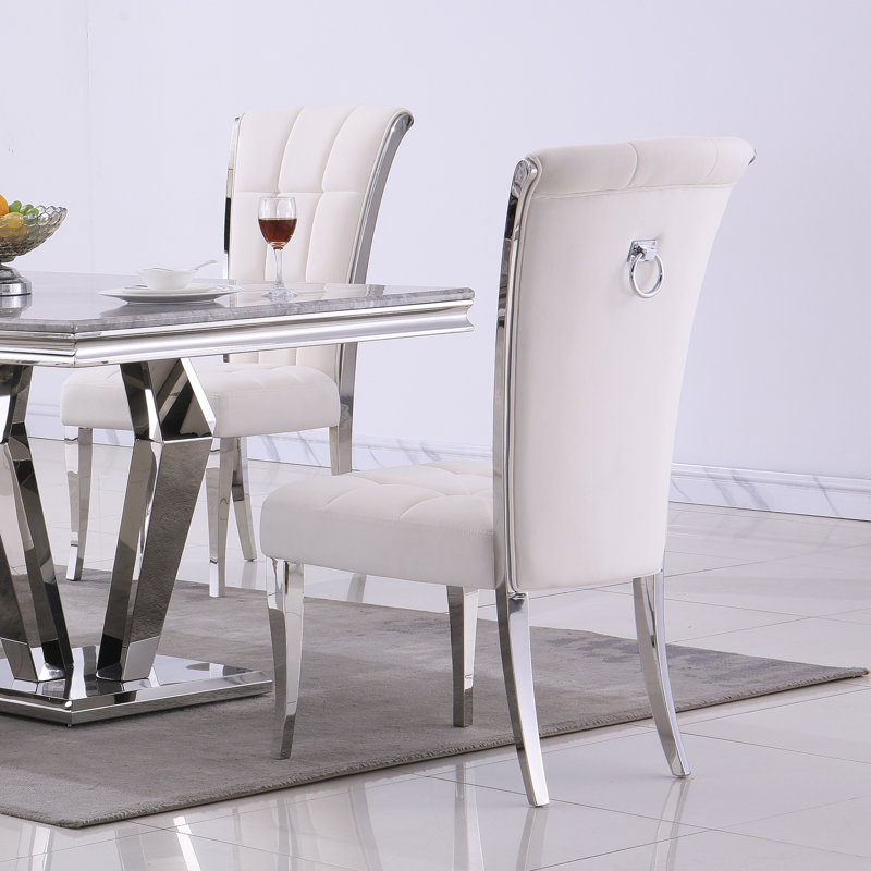 Chaise parsons en velours capitonné Mikito