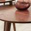 (SINGLE) Table basse de table centrale 100% chêne massif avec plateau et plateau en bois de galet, facile à assembler