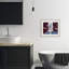 Lavabo de salle de bain, impression sous verre encadrée, design par Annabelle Hall-117110569-117110570
