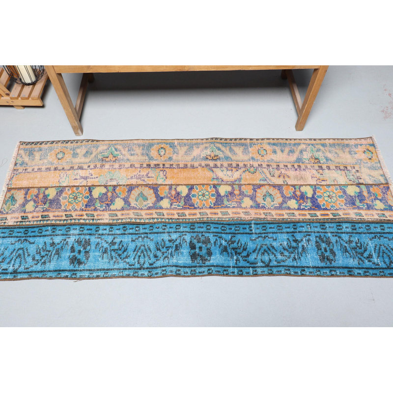 Tapis turc rétro tissé à la main dans des tons chauds de terre, idéal pour la décoration intérieure