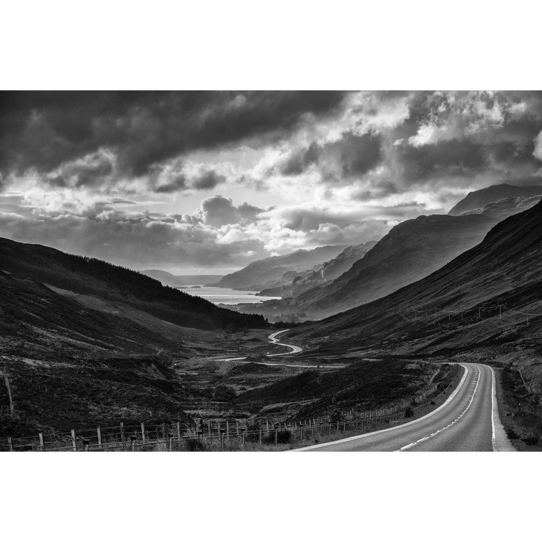 Loch Maree In Schottland von Simonbradfield - Kunstdrucke auf Leinwand ohne Rahmen