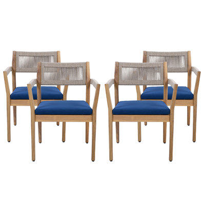 4 chaises de salle à manger en bois tressé pour l'extérieur, aspect, corde beige et détails élégants pour un patio décoratif avec coussins bleu marine, nécessitant peu d'entretien