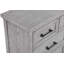 Commode contemporaine de style gris clair avec six tiroirs de rangement et des poignées en métal pour les chambres à coucher modernes
