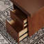 Bureau rectangulaire brun clair en bois massif avec 2 tiroirs-109310291