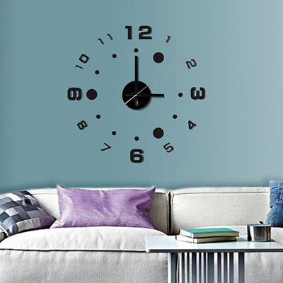 Lesli Wall Clock