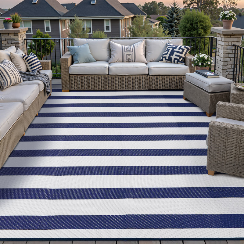Tapis d'extérieur à rayures bleues et blanches Classic, Rectangulaire 8 pi x 10 pi