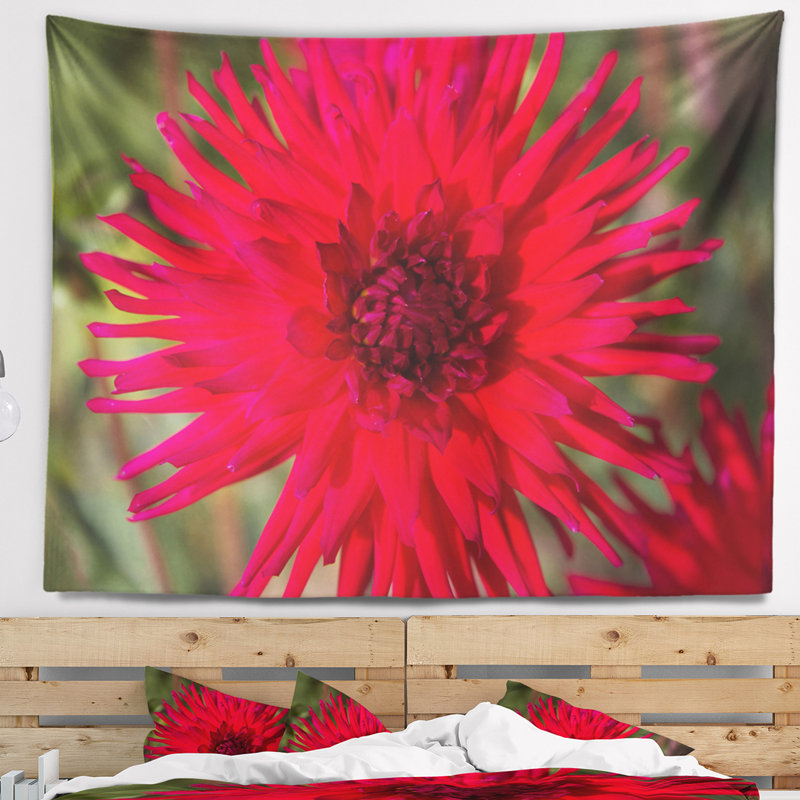 Magnifique fleur dahlia sur tapisserie vert, H 32 po x l 39 po