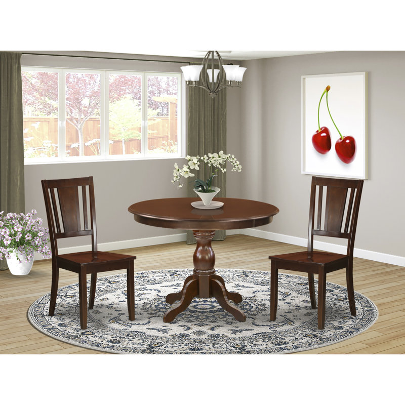 L'ensemble de table de salle à manger 3 pièces comprend une table de cuisine ronde avec piédestal et 2 chaises de salle à manger, 42 x 42 pouces, acajou