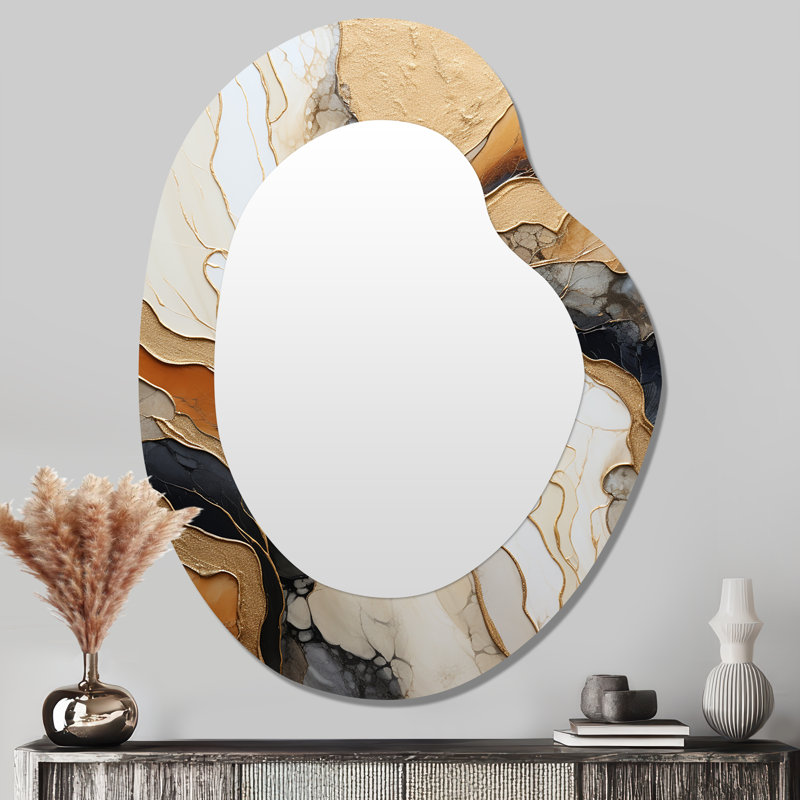 Or et blanc Marble River II - grand miroir asymétrique en marbre, miroir mural décoratif de forme irrégulière moderne, impression d'art en métal