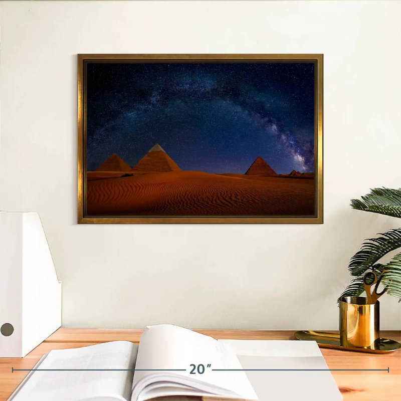 Ciel étoilé sur les pyramides de Gizeh, Cadre flottant doré, 13 po x 9 po