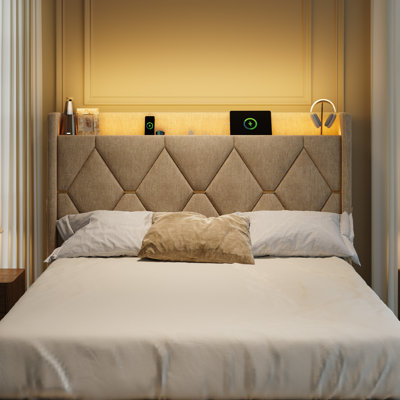 Lit plateforme capitonné avec grands tiroirs de rangement au pied du lit, tablette ouverte dans la tête de lit, éclairage DEL, chargement USB-C, sans sommier, disponible en chenille ou en velours hollandais, format Queen