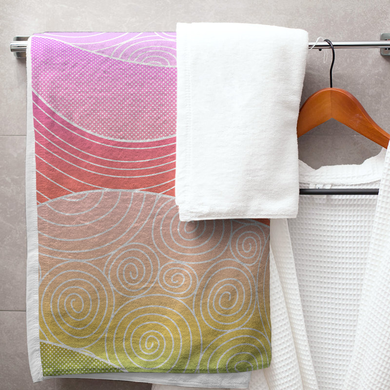 Serviette de bain classique à vagues dessinées à la main, Rouge/blanc/vert