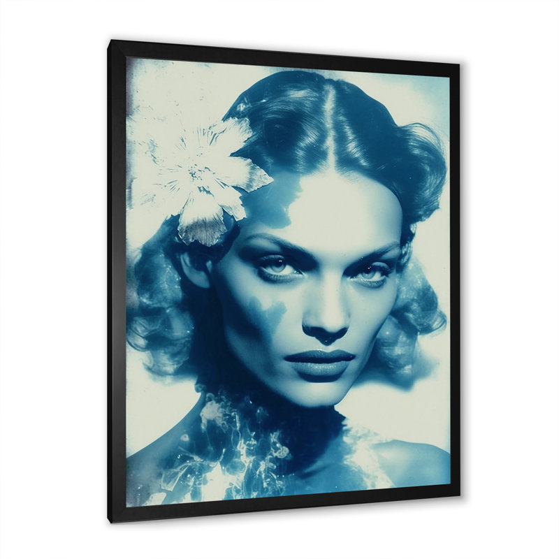 «Chayden Vintage Model In Retro Blue IV», reproduction sur toile, Cadre photo noir, H 20 po x l 12 po x P 1 po