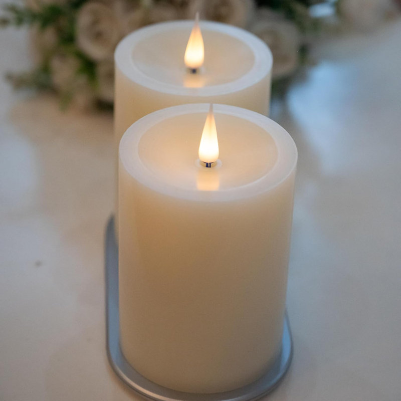 Bougies rechargeables rechargeables en forme de cire à flamme en 3D avec base de recharge, télécommande et minuteries (ensemble de 2 - P 3 po x H 4 po), 480 heures de luminosité chaque 6 heures de charge