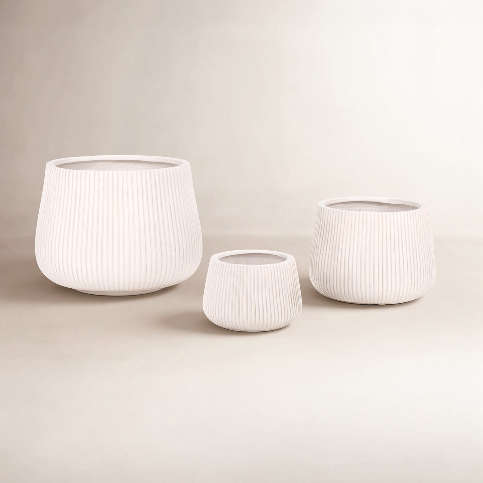 21" Pot Planter, Beige