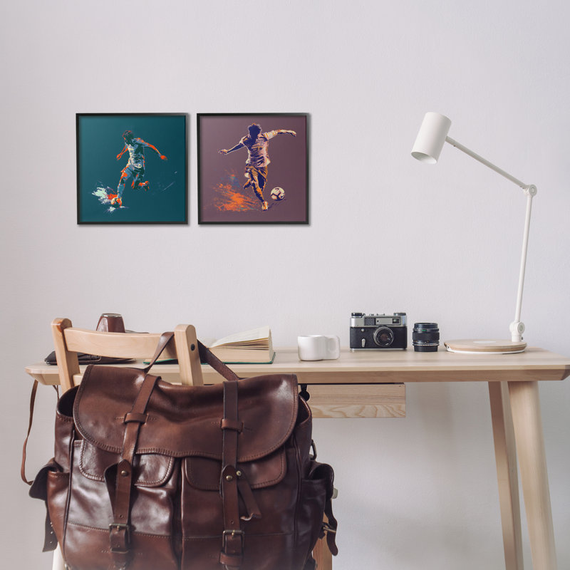  «Kicking soccer ball», ensemble de 2 giclées sur PC par Lazar Studio, Giclée encadrée noir minuit, H 12 po x l 12 po
