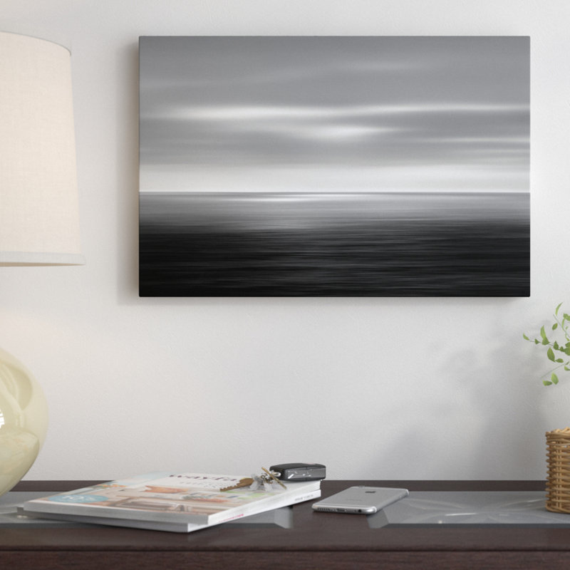 « on the sea i », reproduction de photo sur toile, H 24 po x l 32 po x P 1 po, Papier d'art encadré noir, Blanc