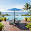 Parasol de patio bleu avec manivelle, nervures Tilt *, auvent résistant aux rayons UV pour la piscine, la cour et le patio (sans base)