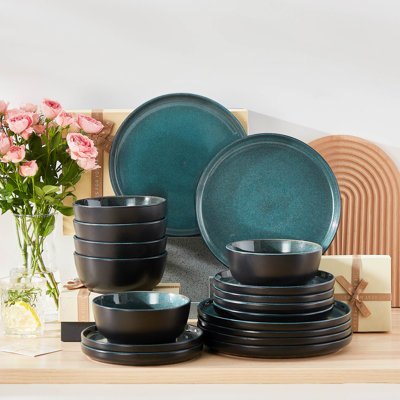 PLAYB 18 Piece Porcelain Dinnerware Set, Service For 6