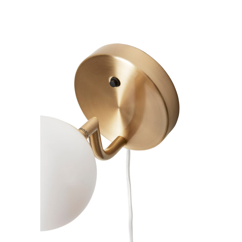 Mobil 12, Brass