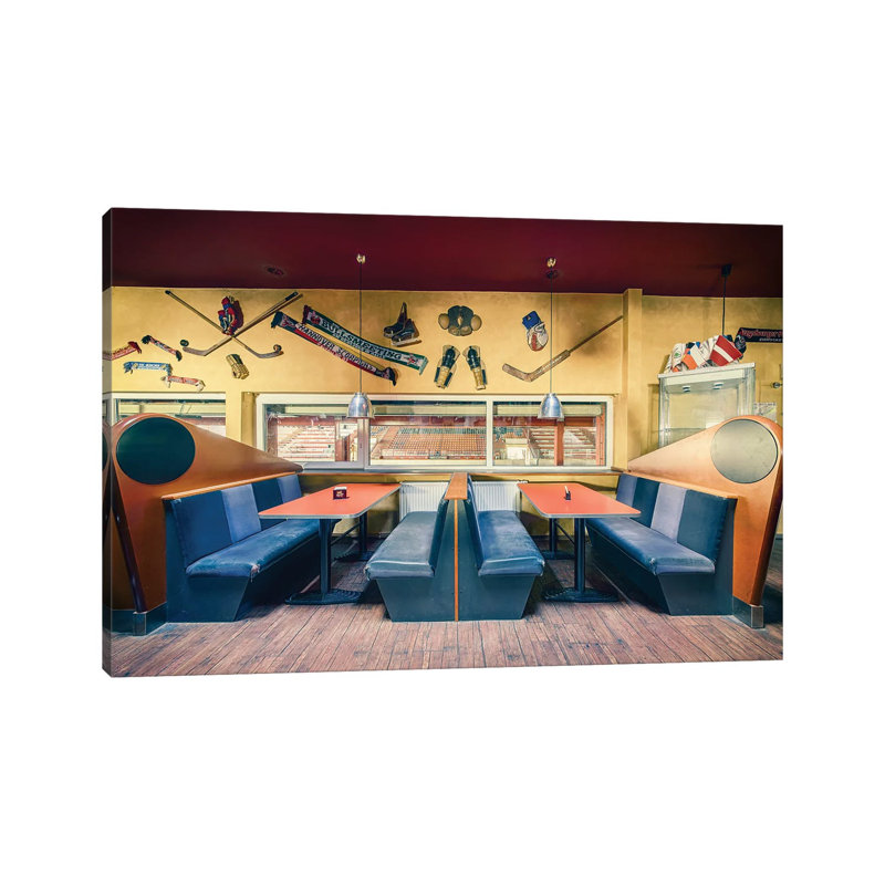 Sports Bar - reproduction d'art murale encadrée, H 40 po x l 60 po, Toile tendue, Ne s’applique pas