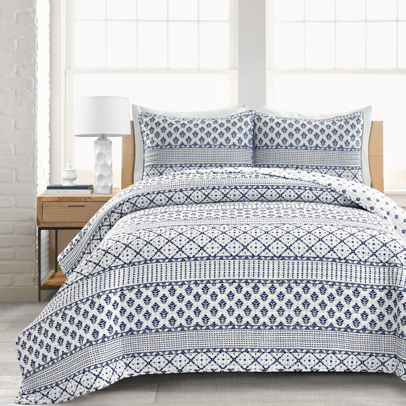 Willards Scandinavian Geometric Shapes Quilt, Full/Queen Quilt + 2 Shams, Navy/White