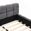 Lit tapissier élégant en chenille beige avec motif damier-121063091