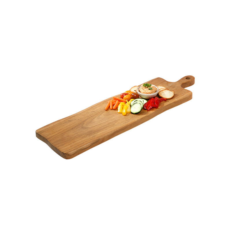 Planche de charcuterie en bois: présentez un éventail de délices avec un espace généreux