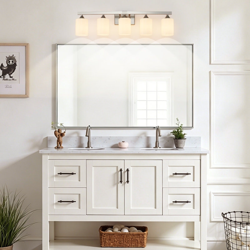 Applique murale de salle de bain à 5 lumières en nickel argenté brossé, abat-jour en verre opalin dépoli pour salle de bain familiale