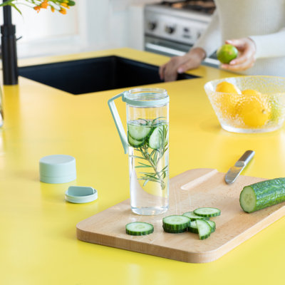 Bouteille d'eau Make & Take avec filtre à fruits de 16,9 oz liq. (500 ml)