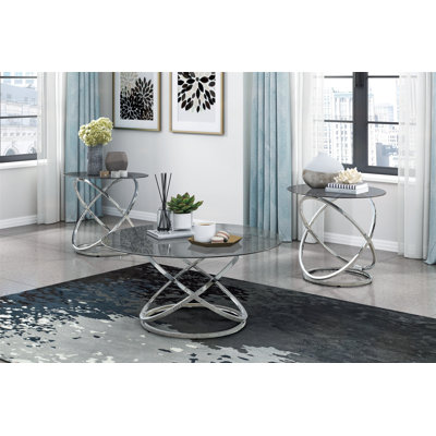 Ensemble de tables d'appoint élégantes avec dessus en verre trempé et bases en métal chromé pour un salon moderne