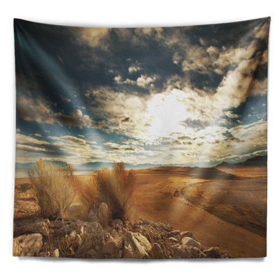 Tapisserie paysage prairie sous les nuages lourds